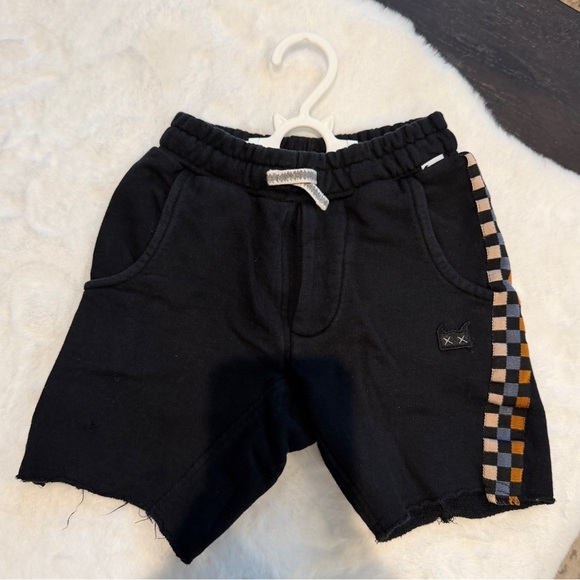 MUNSTER Hoodies & Sweats - $25 tops, $15 bottoms. Buy 3 pieces get 1 FREE‼️ - Picture 3 of 13